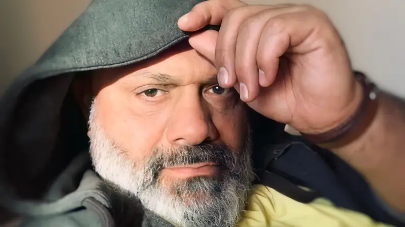 تفاصيل وفاة المنشد العراقي بلال الكبيسي نجم قناة طيور الجنة