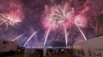 يوم بدينا ثلاثة قرون من العز والفخر.. أماكن ومواعيد الألعاب النارية يوم التأسيس السعودي 1446