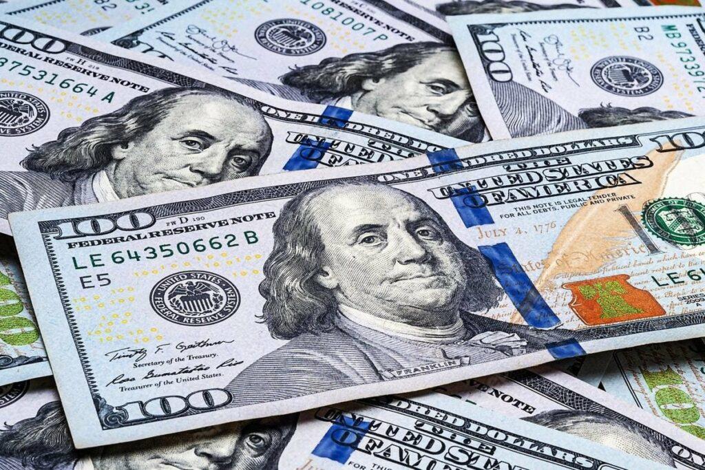 سعر الدولار الأمريكي مقابل الدينار العراقي في معاملات اليوم ال18 من فبراير 2025